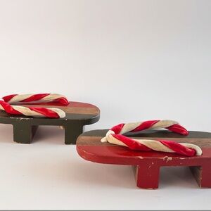 Traditional Wooden Geta Sandals - Red and Green